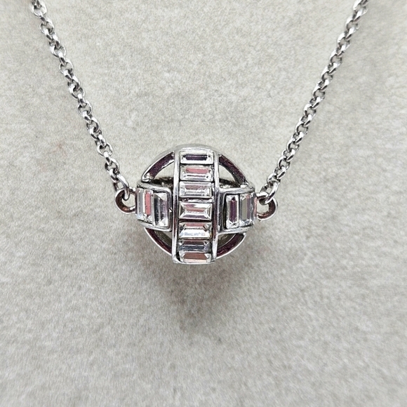 VINTAGE Carolee Silver Tone Glass Rhinestone 3D Sphere Ball Necklace Signed - Picture 1 of 6